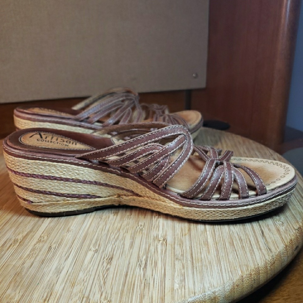 Vintage CLARKS ARTISAN Woman's Size 8M Brown Leather Espadrille Wedge Sandals - Picture 12 of 13
